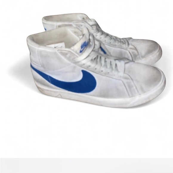 Nike Gray and Blue Sneakers - Picture 1 of 2